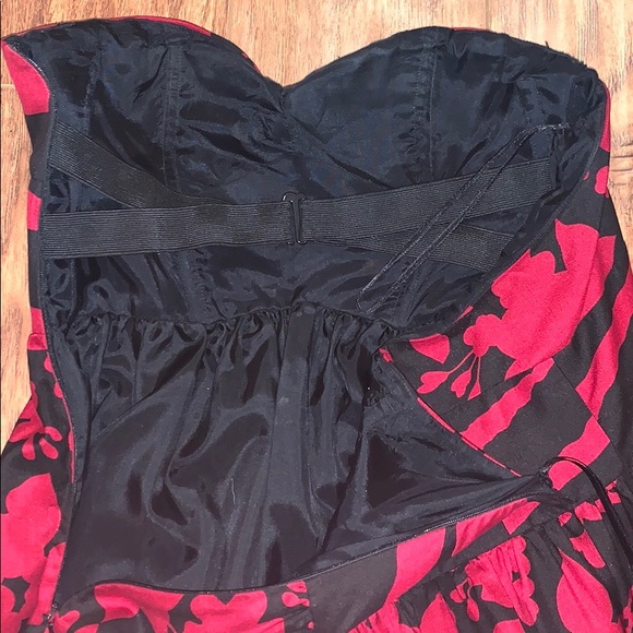 Tibi | Sweetheart Strapless Midi dress | Red & Black Floral Print - Picture 8 of 9